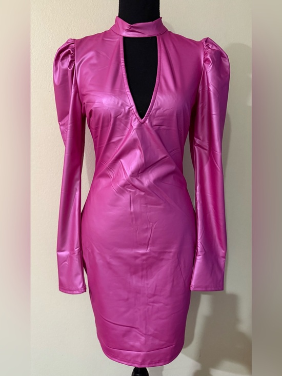 Dresses & Skirts - Fitted V-Neck Long Sleeve Dress in Hot Pink size S new with out tag .